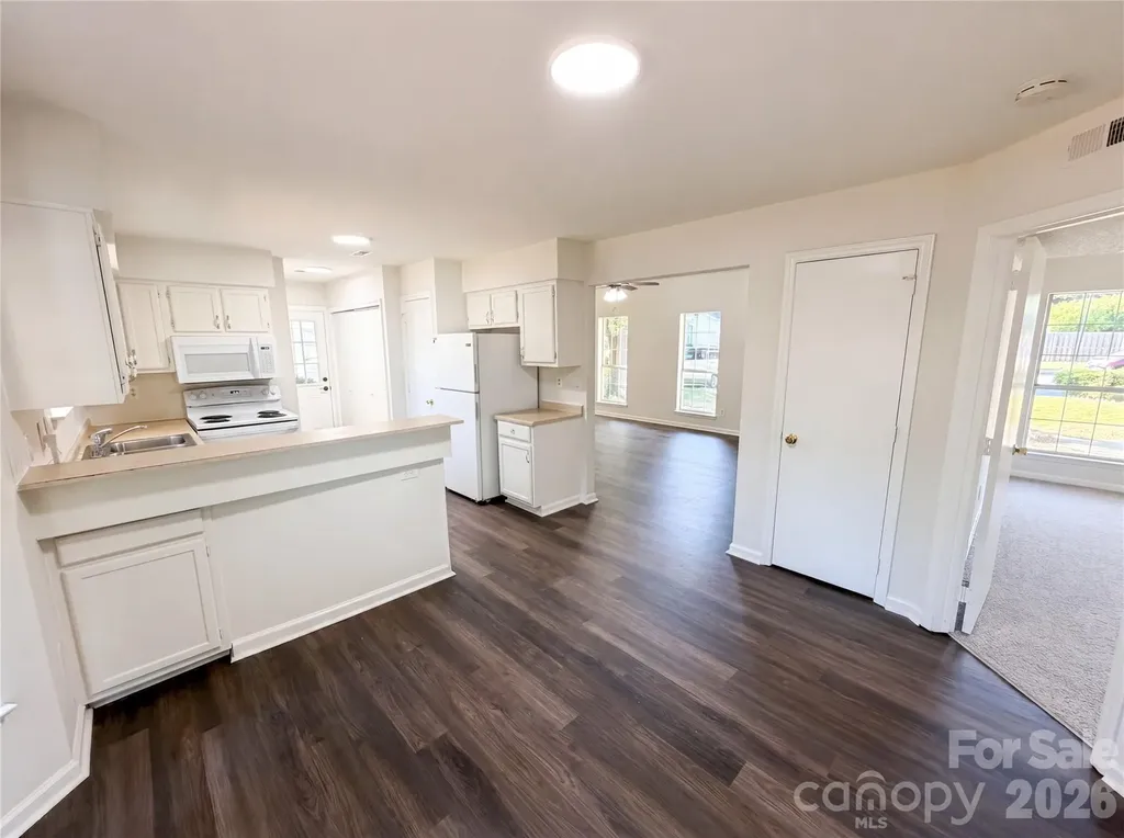 4720 Topsail Court Charlotte NC 28212