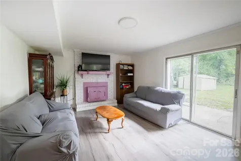 2545 Cedarwild Road Charlotte NC 28212