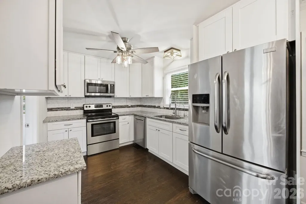6727 Glenmoor Drive Charlotte NC 28214