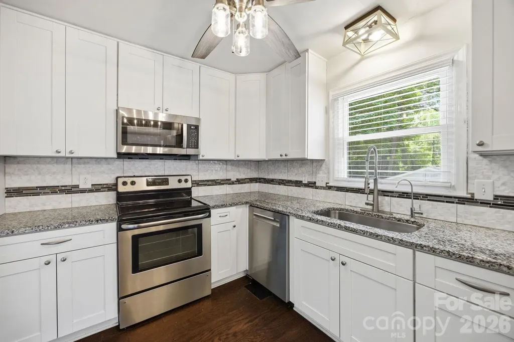 6727 Glenmoor Drive Charlotte NC 28214