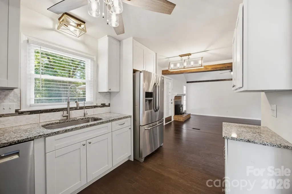 6727 Glenmoor Drive Charlotte NC 28214