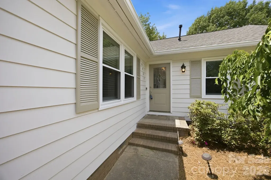 6727 Glenmoor Drive Charlotte NC 28214