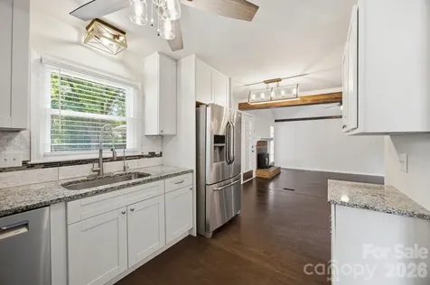 6727 Glenmoor Drive Charlotte NC 28214