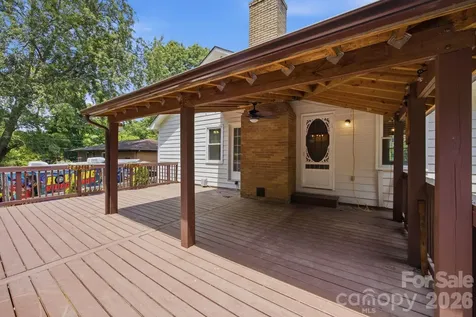 6727 Glenmoor Drive Charlotte NC 28214