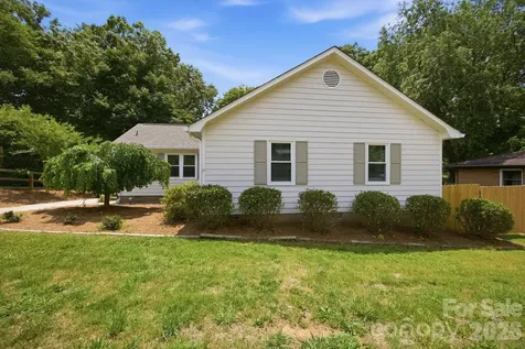 6727 Glenmoor Drive Charlotte NC 28214