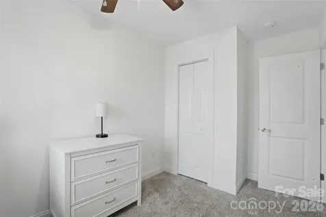 1629 Oak Leaf Drive Hickory NC 28601