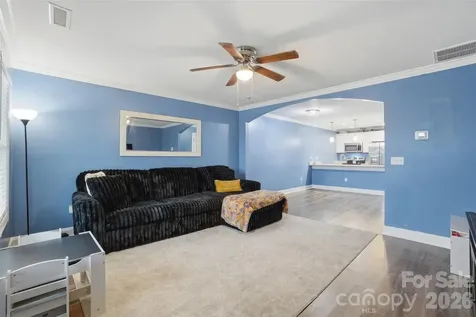 1629 Oak Leaf Drive Hickory NC 28601