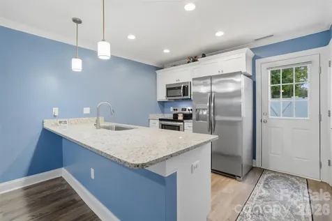 1629 Oak Leaf Drive Hickory NC 28601