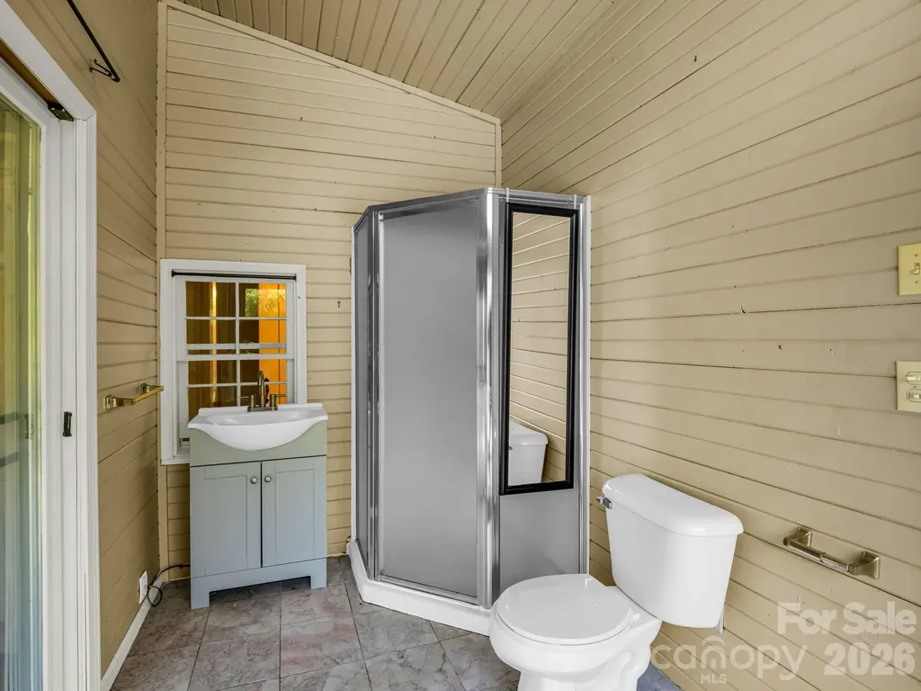 255 & 257 Crescent Street Saluda NC 28773