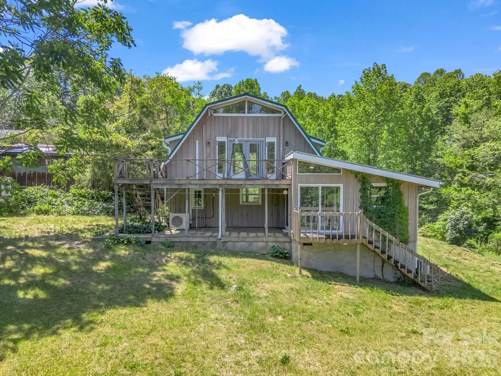 255 & 257 Crescent Street Saluda NC 28773