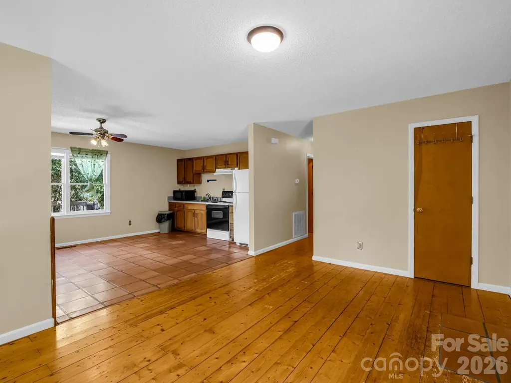 255 & 257 Crescent Street Saluda NC 28773