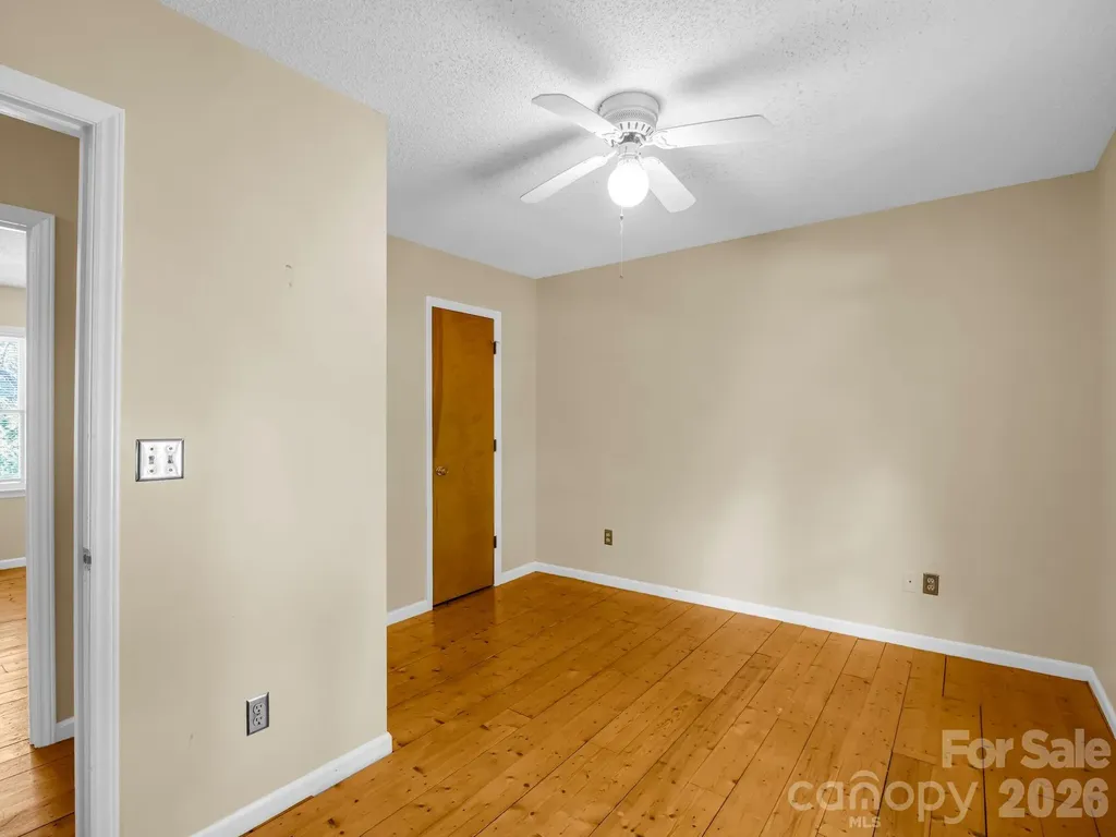 255 & 257 Crescent Street Saluda NC 28773