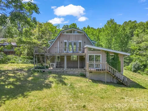 255 & 257 Crescent Street Saluda NC 28773