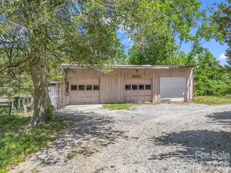 255 & 257 Crescent Street Saluda NC 28773