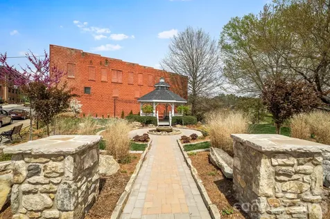 643 Settlers Trail Mars Hill NC 28754