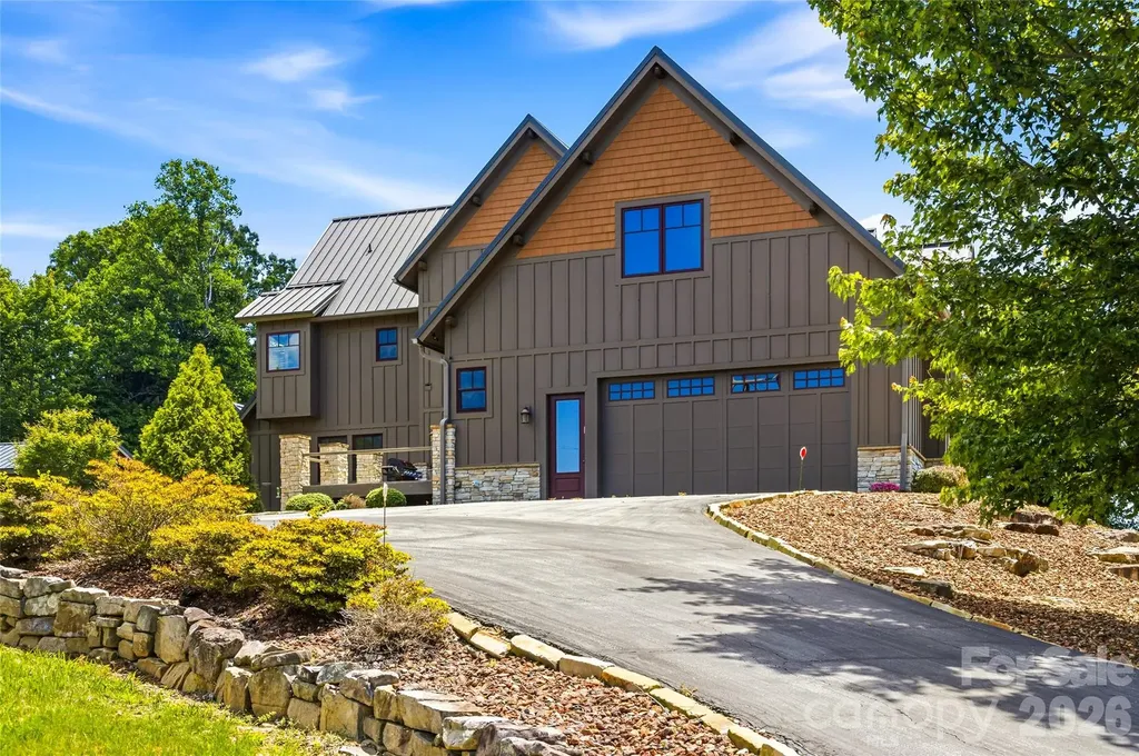 4862 Pinnacle Mountain Road Zirconia NC 28790