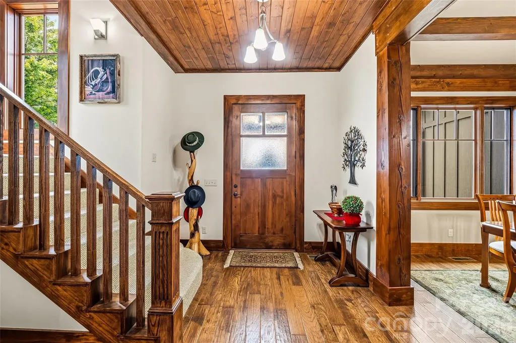 4862 Pinnacle Mountain Road Zirconia NC 28790