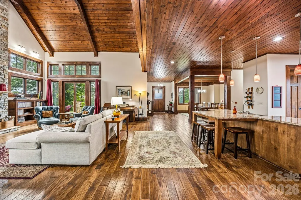 4862 Pinnacle Mountain Road Zirconia NC 28790
