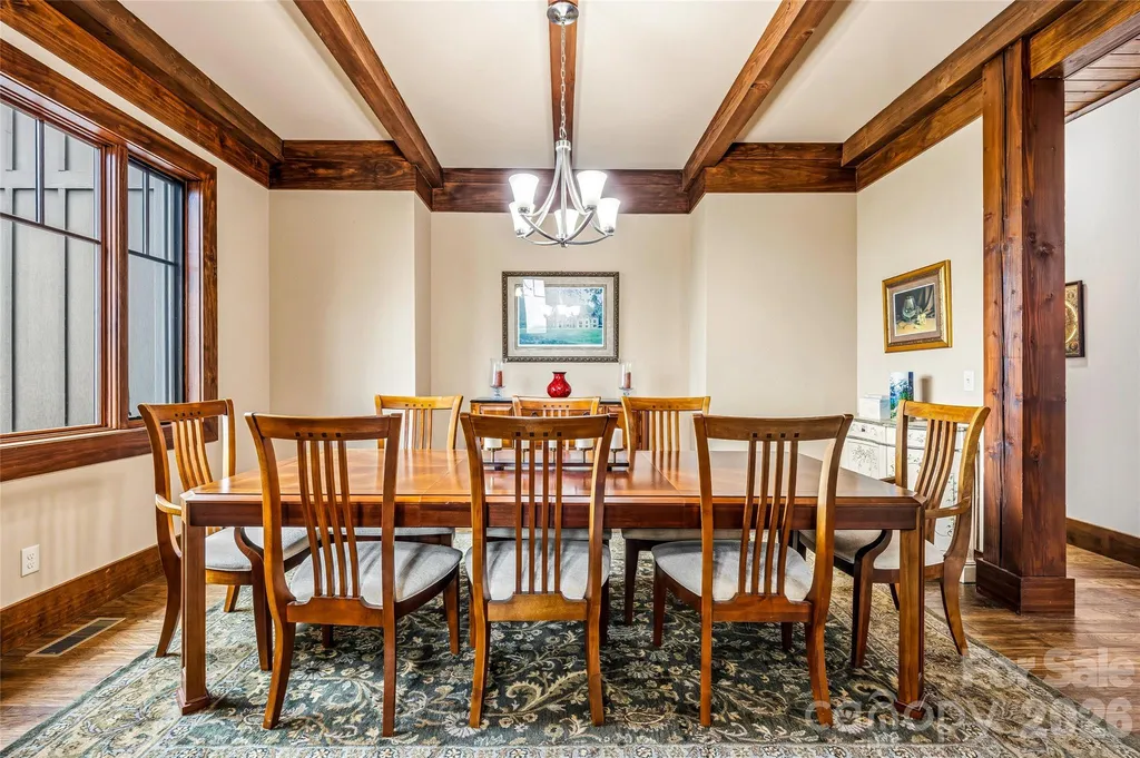 4862 Pinnacle Mountain Road Zirconia NC 28790