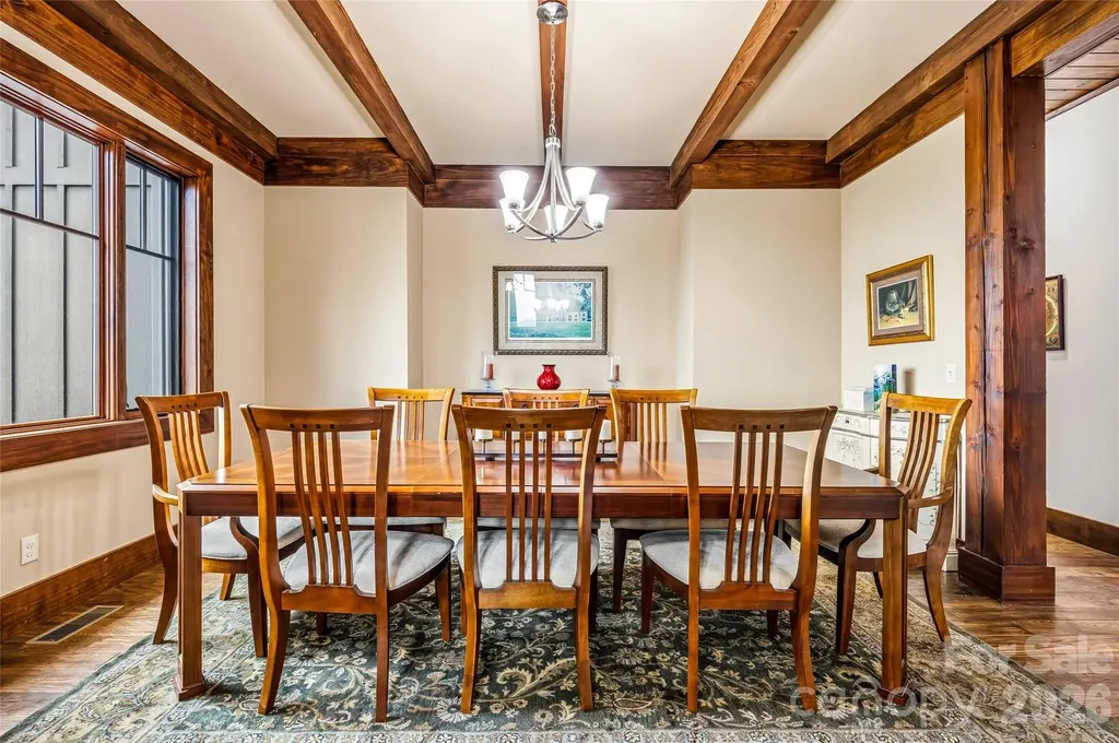 4862 Pinnacle Mountain Road Zirconia NC 28790