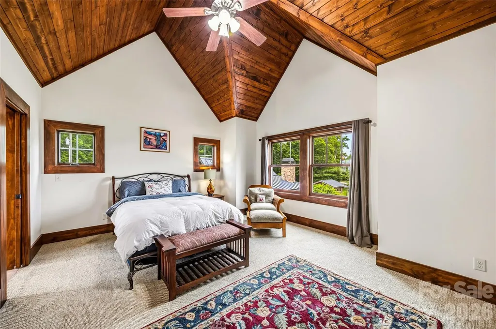 4862 Pinnacle Mountain Road Zirconia NC 28790