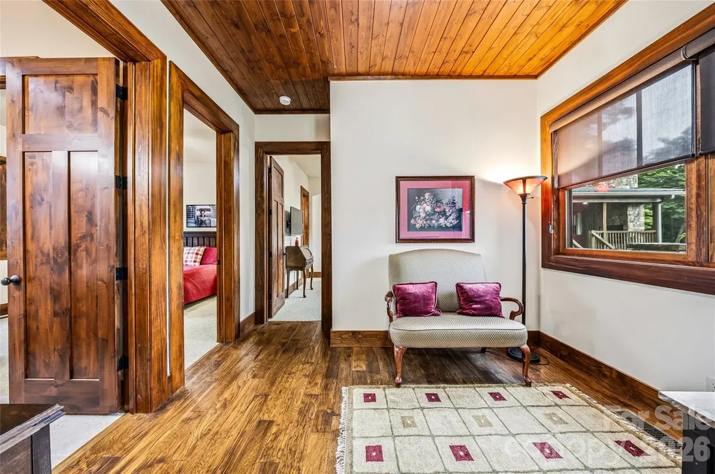 4862 Pinnacle Mountain Road Zirconia NC 28790