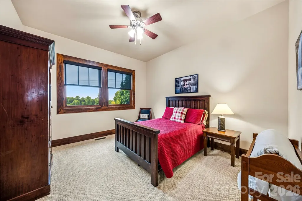 4862 Pinnacle Mountain Road Zirconia NC 28790