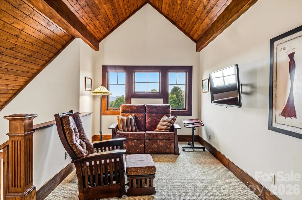 4862 Pinnacle Mountain Road Zirconia NC 28790