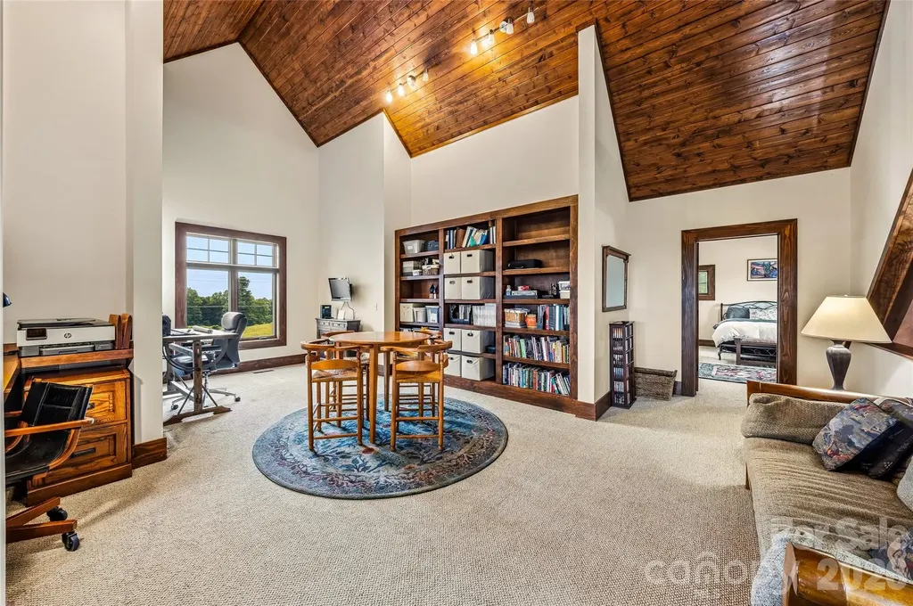 4862 Pinnacle Mountain Road Zirconia NC 28790