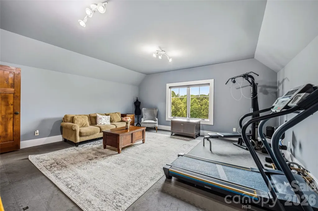 4862 Pinnacle Mountain Road Zirconia NC 28790