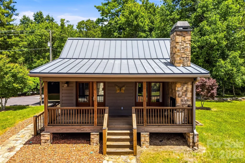 4862 Pinnacle Mountain Road Zirconia NC 28790