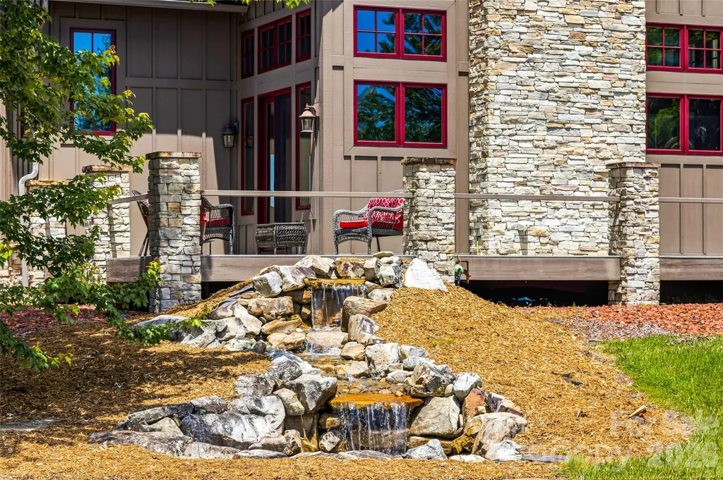 4862 Pinnacle Mountain Road Zirconia NC 28790