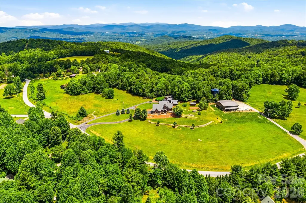 4862 Pinnacle Mountain Road Zirconia NC 28790
