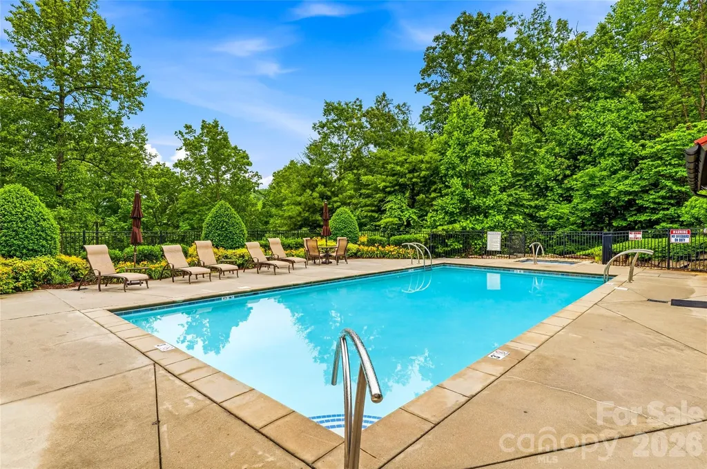 4862 Pinnacle Mountain Road Zirconia NC 28790