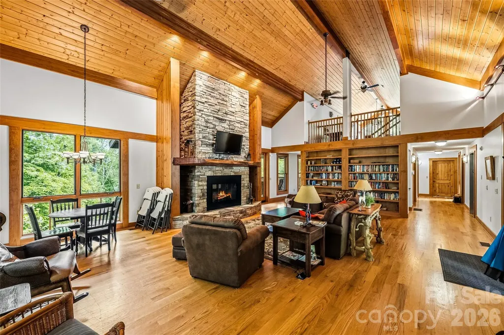 4862 Pinnacle Mountain Road Zirconia NC 28790