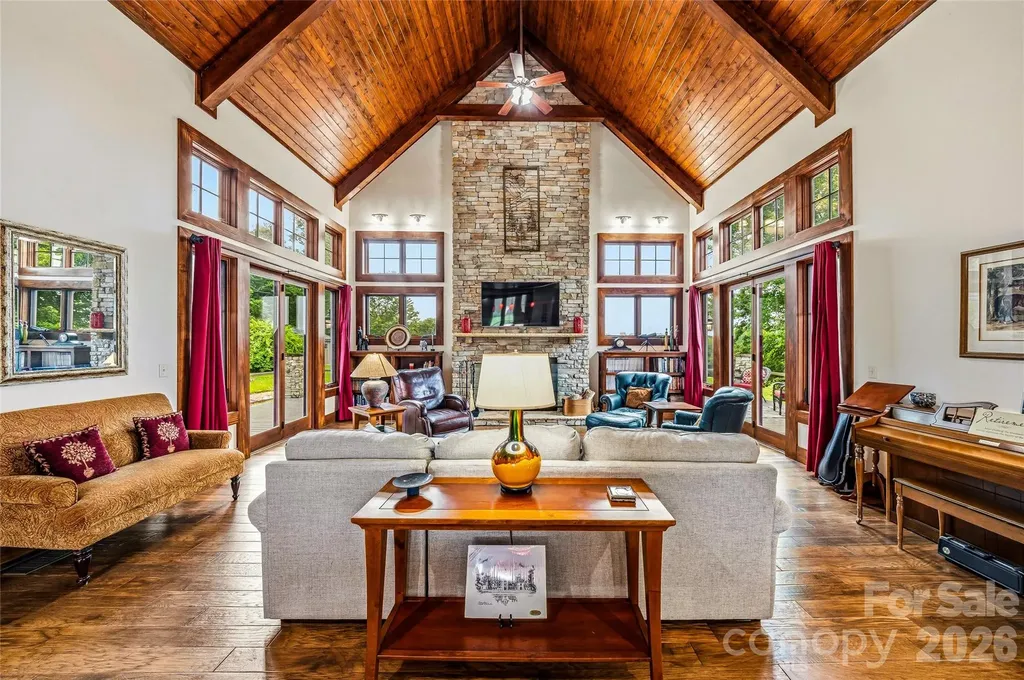 4862 Pinnacle Mountain Road Zirconia NC 28790