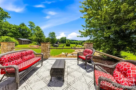 4862 Pinnacle Mountain Road Zirconia NC 28790