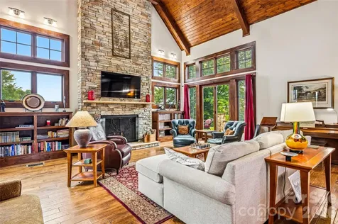 4862 Pinnacle Mountain Road Zirconia NC 28790