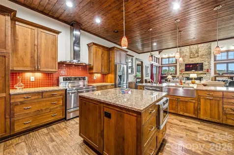 4862 Pinnacle Mountain Road Zirconia NC 28790