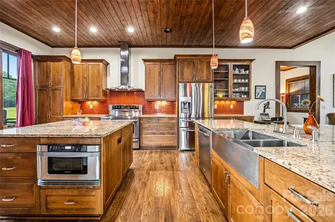 4862 Pinnacle Mountain Road Zirconia NC 28790