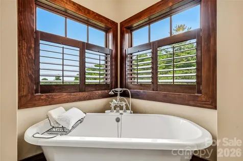4862 Pinnacle Mountain Road Zirconia NC 28790