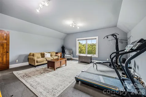 4862 Pinnacle Mountain Road Zirconia NC 28790