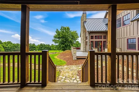 4862 Pinnacle Mountain Road Zirconia NC 28790