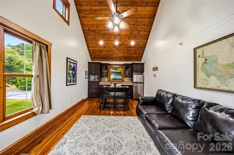 4862 Pinnacle Mountain Road Zirconia NC 28790