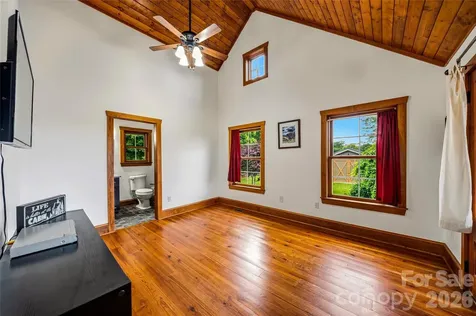 4862 Pinnacle Mountain Road Zirconia NC 28790