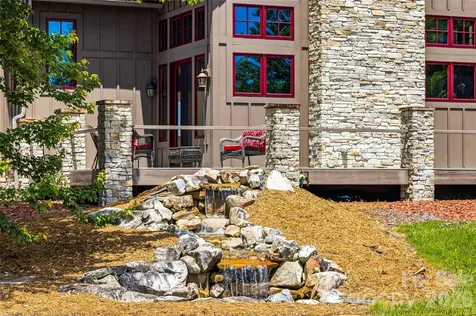 4862 Pinnacle Mountain Road Zirconia NC 28790