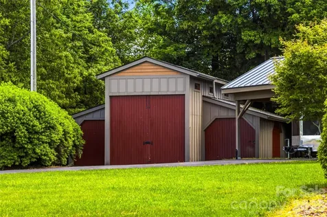 4862 Pinnacle Mountain Road Zirconia NC 28790