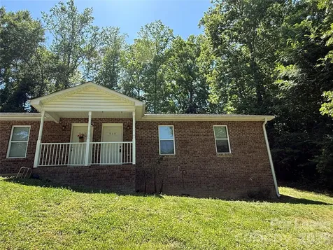 919 N Flint Street Lincolnton NC 28092
