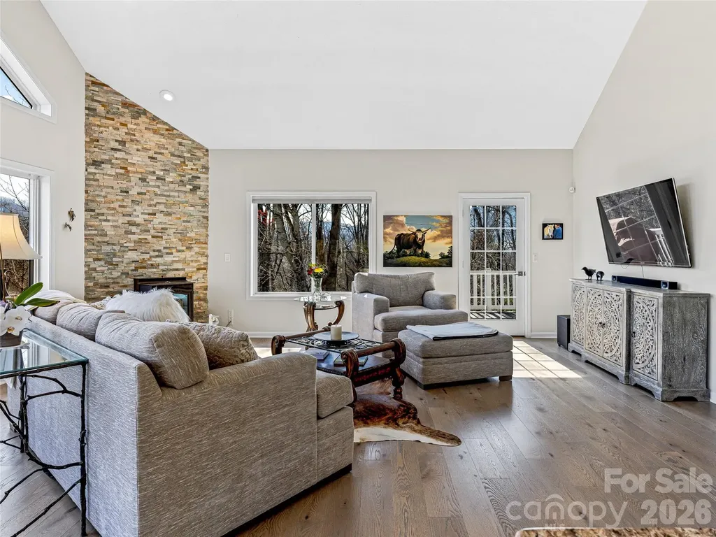 150 Hobby Horse Lane Hendersonville NC 28792