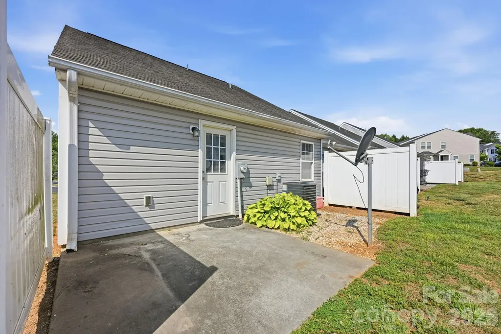 915 Barracuda Avenue Statesville NC 28677